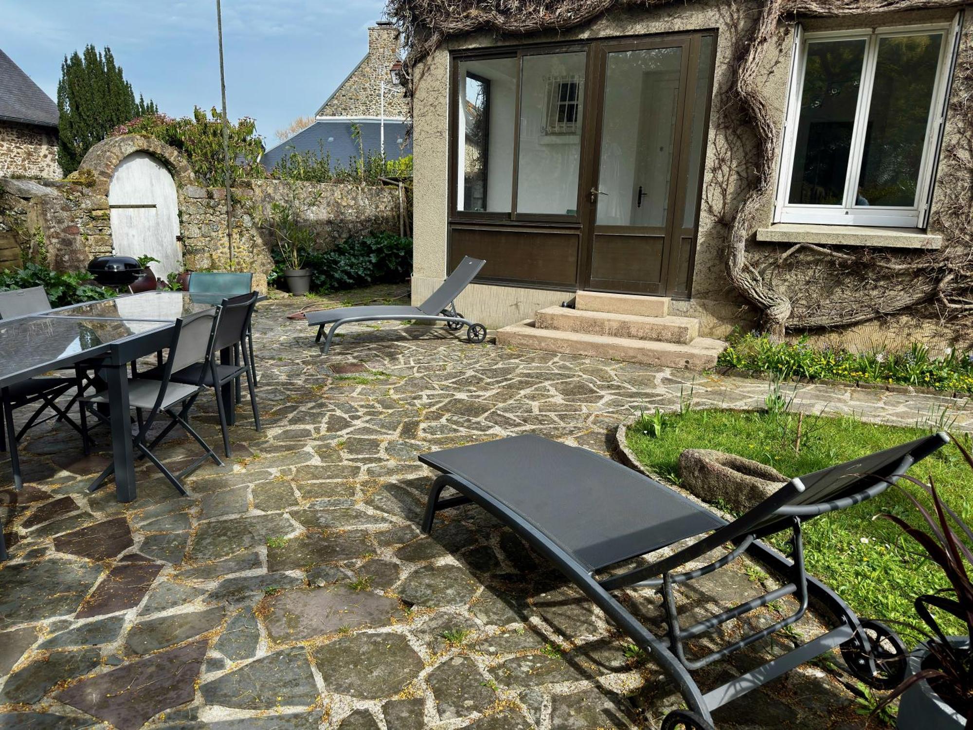 La Triolette, maison chaleureuse, indépendante et refaite à neuf dans le Vieux Coutainville, tourisme ou télétravail Agon-Coutainville Exterior foto